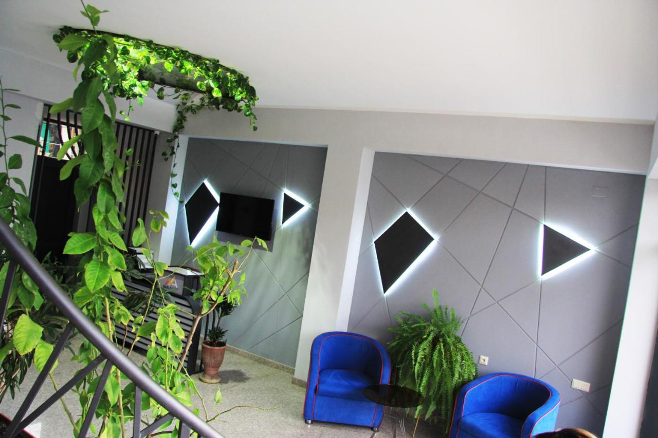 Nice Hotel Erevan Exterior foto