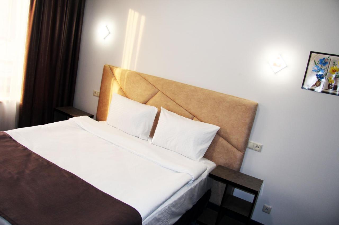Nice Hotel Erevan Exterior foto
