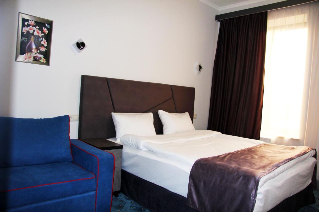 Nice Hotel Erevan Exterior foto