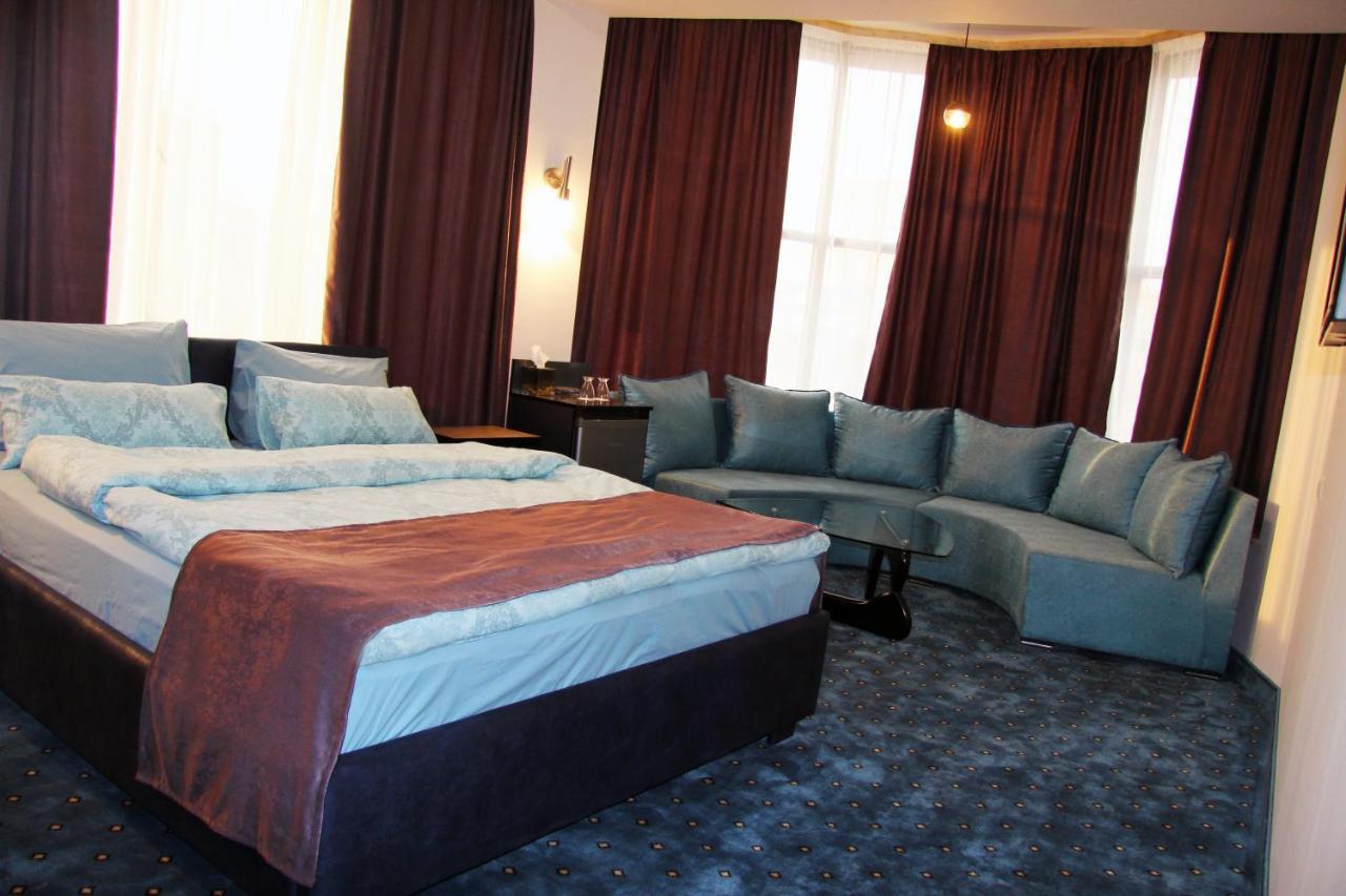 Nice Hotel Erevan Exterior foto